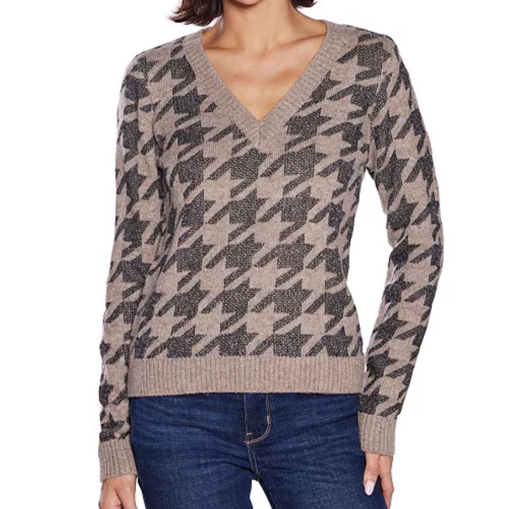 Belldini
Women's Stylized-Houndstooth V-Neck Sweater